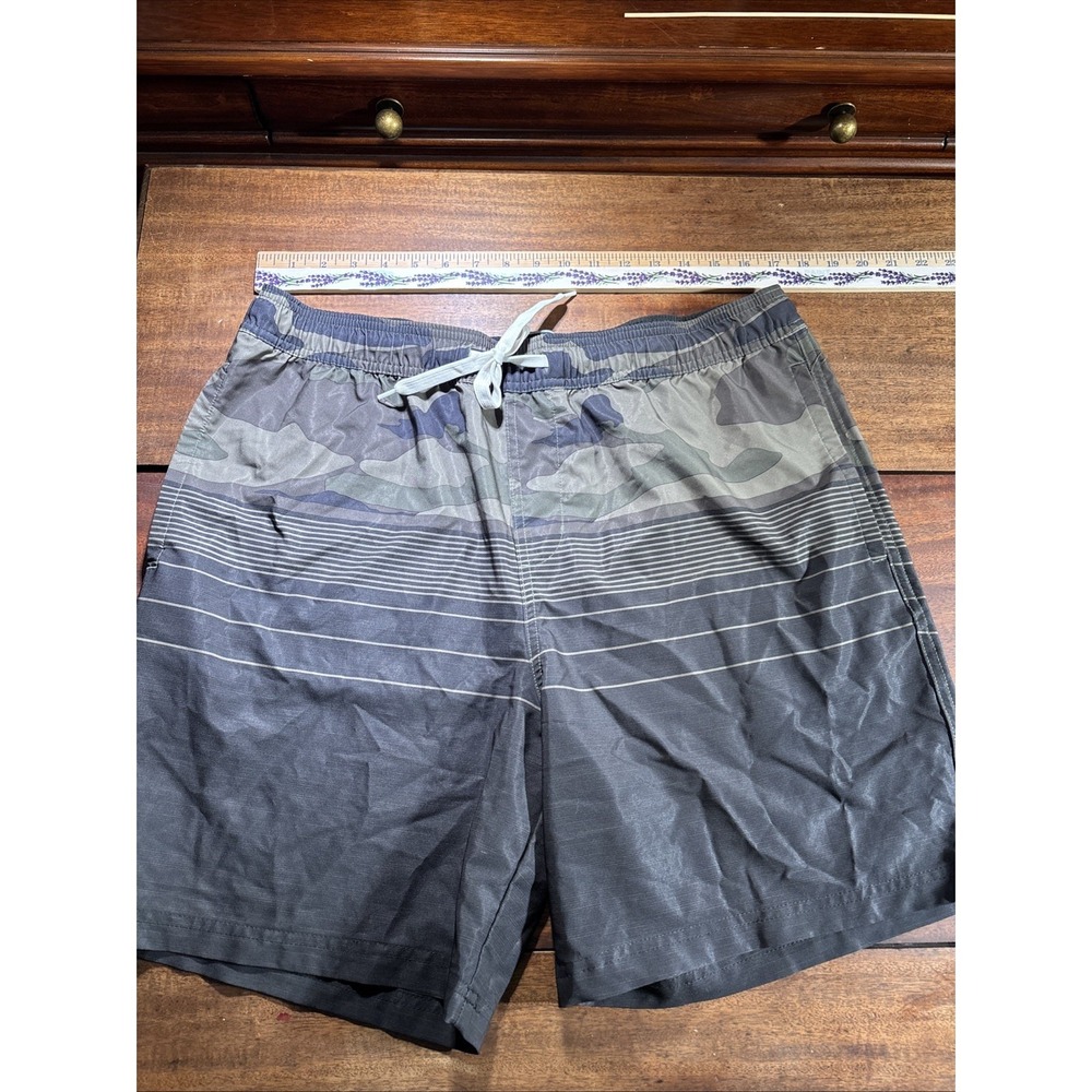 Valor Collective Men's Swim Trunks Sz Large. Camouflage‎
